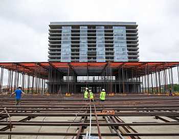 Геодезический контроль при монтаже металлоконструкций: где чаще всего «уплывает» точность